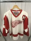 Vintage CCM Detroit Red Wings Jersey NHL Hockey Yzerman 19 Sewn Mens Sz Small