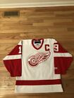 Steve Yzerman Detroit Red Wings NHL Vintage CCM Jersey Mens Size M